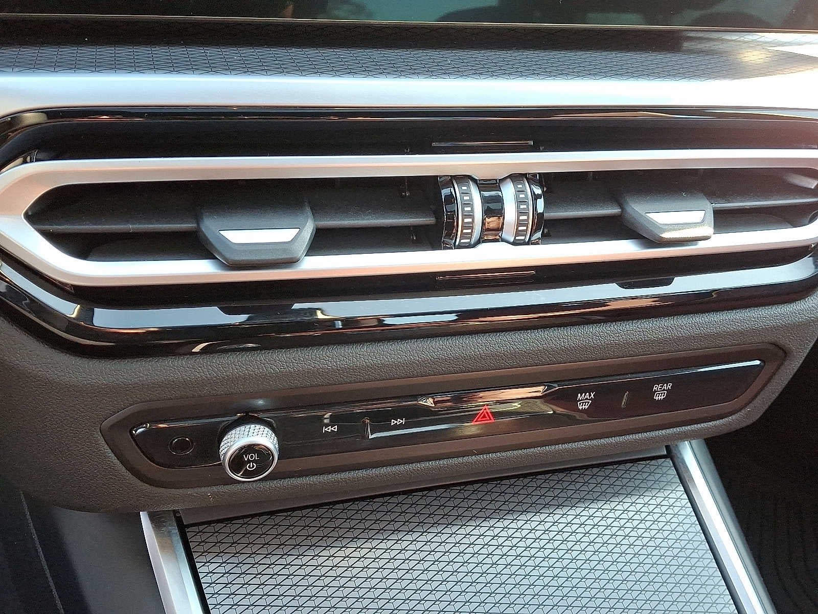 2023 BMW 3 Series 330e xDrive Plug-In Hybrid