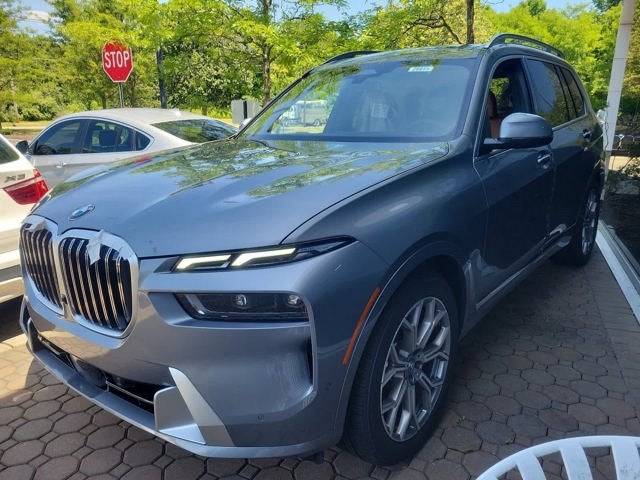 2025 BMW X7 xDrive40i Sports Activity Vehicle