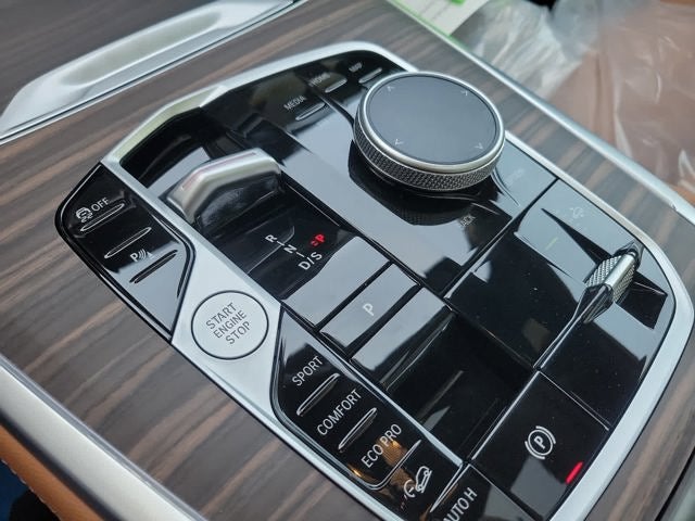 2025 BMW X7 xDrive40i Sports Activity Vehicle